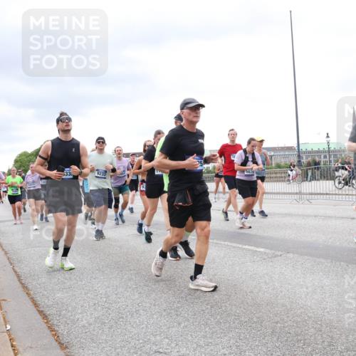 29.06.2025 - hella hamburg halbmarathon Lena Gebhardt http://msf.ph/oto/8326398 29.06.2025 10:57:47 Lombardsbrücke 330, 9233, 1265, 10070, 256, 587, 1123, 1242, 1248, 1265, 1388, 1643, 2015, 2041, 2451, 2567, 2900, 3191, 3385, 3388, 3433, 3644, 3750, 3936, 3954, 4059, 4180, 4197, 4429, 4521, 4830, 5117, 5632, 5676, 5736, 5738, 6316, 6337, 6827, 6857, 6916, 7172, 7193, 7556, 7720, 7728, 7977, 7990, 8035, 8159, 8287, 8386, 8474, 8540, 8552, 8708, 8713, 8773, 8873, 9059, 9180, 9233, 9318, 9319, 9394, 9398, 9436, 9481, 9496, 9613, 9832 meine-sportfotos.de