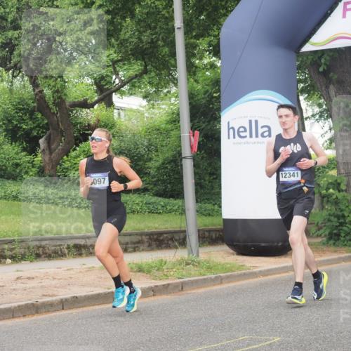 29.06.2025 - hella hamburg halbmarathon KatJ http://msf.ph/oto/8326409 29.06.2025 10:17:04 Zwischen KM18-KM19  meine-sportfotos.de