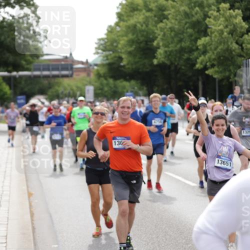 29.06.2025 - hella hamburg halbmarathon Jannik Wohlers http://msf.ph/oto/8326437 29.06.2025 10:39:50 Lombardsbrücke 1018, 1037, 1291, 1691, 2019, 2109, 2254, 2515, 2572, 2866, 2888, 3237, 3295, 3515, 3607, 3808, 3810, 4173, 4271, 4471, 4756, 5113, 5263, 5351, 5352, 5877, 5975, 6097, 6363, 6463, 6548, 6673, 6750, 6866, 6876, 6890, 6920, 7108, 7174, 7675, 7850, 8815, 9187, 9495, 10474, 10806, 10818, 10953, 11176, 11188, 11244, 11653, 11717, 11970, 11973, 12364, 12444, 12501, 12760, 13005, 13069, 13290, 13410, 13466, 13577, 13651, 14851, 15549, 15927, 16681, 17318 meine-sportfotos.de