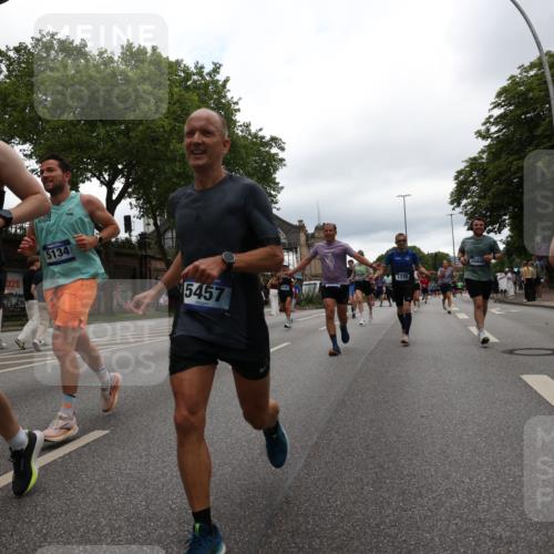 29.06.2025 - hella hamburg halbmarathon Yannick Fuchs http://msf.ph/oto/8326442 29.06.2025 10:51:31 20KM 1200, 1239, 1563, 1715, 1719, 1972, 2236, 2606, 2652, 2759, 2806, 2883, 3141, 3575, 4261, 4579, 5015, 5134, 5391, 5457, 5458, 6281, 6302, 6720, 6892, 7159, 7833, 8744, 9450, 10383, 10408, 10599, 12144, 12509, 12773, 12774, 13376, 13664, 14737, 14951, 15090, 15189, 15220, 15229, 15349, 15664, 16418, 16517, 17455, 17543, 17758, 18508 meine-sportfotos.de