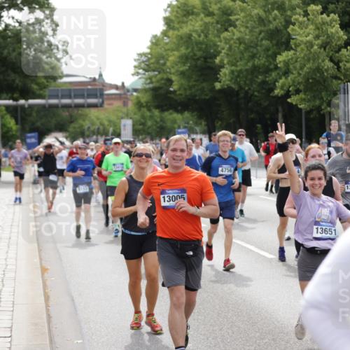 29.06.2025 - hella hamburg halbmarathon Jannik Wohlers http://msf.ph/oto/8326495 29.06.2025 10:39:50 Lombardsbrücke 1018, 1037, 1291, 1691, 2019, 2109, 2254, 2515, 2572, 2866, 2888, 3237, 3295, 3515, 3607, 3808, 3810, 4173, 4271, 4471, 4756, 5113, 5263, 5351, 5352, 5877, 5975, 6097, 6363, 6463, 6548, 6673, 6750, 6866, 6876, 6890, 6920, 7108, 7174, 7675, 7850, 8815, 9187, 9495, 10474, 10806, 10818, 10953, 11176, 11188, 11244, 11653, 11717, 11970, 11973, 12364, 12444, 12501, 12760, 13005, 13069, 13290, 13410, 13466, 13577, 13651, 14851, 15549, 15927, 16681, 17318 meine-sportfotos.de