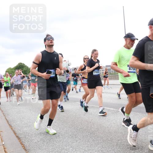 29.06.2025 - hella hamburg halbmarathon Lena Gebhardt http://msf.ph/oto/8326499 29.06.2025 10:57:48 Lombardsbrücke 18457, 10070, 1242, 330, 9318, 17023, 8708, 25, 1123, 1242, 1248, 1265, 1388, 1643, 2015, 2451, 2567, 2900, 3191, 3385, 3388, 3433, 3644, 3750, 3936, 3954, 4059, 4180, 4197, 4429, 4521, 4830, 5117, 5632, 5676, 5736, 5738, 6316, 6337, 6827, 6857, 6916, 7172, 7193, 7556, 7720, 7728, 7977, 7990, 8035, 8159, 8287, 8386, 8474, 8540, 8708, 8713, 8773, 8873, 9059, 9180, 9233, 9318, 9319, 9394, 9398, 9436, 9481, 9496, 9613, 9832 meine-sportfotos.de