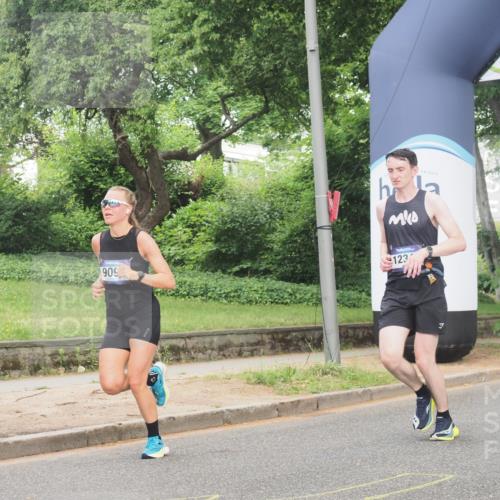 29.06.2025 - hella hamburg halbmarathon KatJ http://msf.ph/oto/8326509 29.06.2025 10:17:04 Zwischen KM18-KM19  meine-sportfotos.de