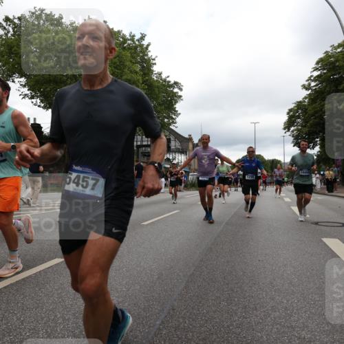 29.06.2025 - hella hamburg halbmarathon Yannick Fuchs http://msf.ph/oto/8326513 29.06.2025 10:51:31 20KM 1200, 1239, 1563, 1715, 1719, 1972, 2236, 2606, 2652, 2759, 2806, 2883, 3141, 3575, 4261, 4579, 5015, 5134, 5391, 5457, 5458, 6281, 6302, 6720, 6892, 7159, 7833, 8744, 9450, 10383, 10408, 10599, 12144, 12509, 12773, 12774, 13376, 13664, 14737, 14951, 15090, 15189, 15220, 15229, 15349, 15664, 16418, 16517, 17455, 17543, 17758, 18508 meine-sportfotos.de