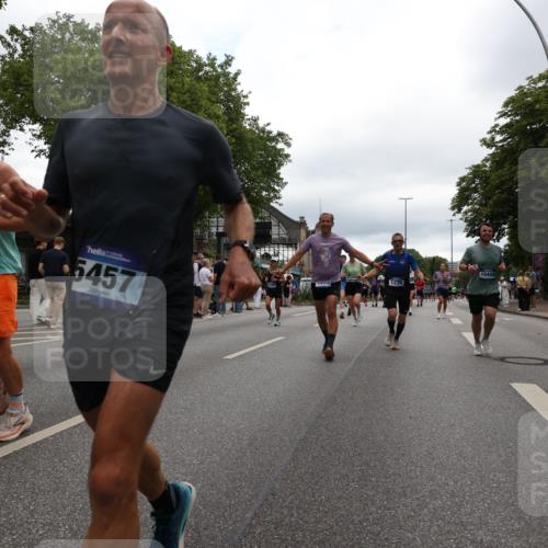 29.06.2025 - hella hamburg halbmarathon Yannick Fuchs http://msf.ph/oto/8326522 29.06.2025 10:51:31 20KM 1200, 1239, 1563, 1715, 1719, 1972, 2236, 2606, 2652, 2759, 2806, 2883, 3141, 3575, 4261, 4579, 5015, 5134, 5391, 5457, 5458, 6281, 6302, 6720, 6892, 7159, 7833, 8744, 9450, 10383, 10408, 10599, 12144, 12509, 12773, 12774, 13376, 13664, 14737, 14951, 15090, 15189, 15220, 15229, 15349, 15664, 16418, 16517, 17455, 17543, 17758, 18508 meine-sportfotos.de