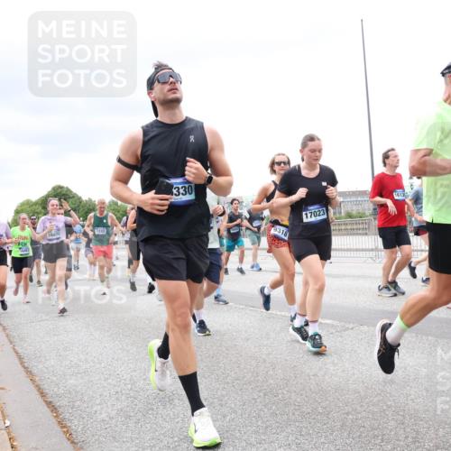 29.06.2025 - hella hamburg halbmarathon Lena Gebhardt http://msf.ph/oto/8326532 29.06.2025 10:57:48 Lombardsbrücke 18457, 10070, 1242, 330, 9318, 17023, 1613, 1123, 1242, 1248, 1265, 1388, 1643, 2015, 2451, 2567, 2900, 3191, 3385, 3388, 3433, 3644, 3750, 3936, 3954, 4059, 4180, 4197, 4429, 4521, 4830, 5117, 5632, 5676, 5736, 5738, 6316, 6337, 6827, 6857, 6916, 7172, 7193, 7556, 7720, 7728, 7977, 7990, 8035, 8159, 8287, 8386, 8474, 8540, 8708, 8713, 8773, 8873, 9059, 9180, 9233, 9318, 9319, 9394, 9398, 9436, 9481, 9496, 9613, 9832 meine-sportfotos.de