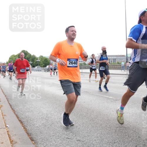 29.06.2025 - hella hamburg halbmarathon Lena Gebhardt http://msf.ph/oto/8326533 29.06.2025 10:37:45 Lombardsbrücke 12824, 2640, 10506, 6243, 1276, 1337, 1475, 1578, 1799, 1819, 1985, 2016, 2199, 2486, 2640, 2853, 3230, 3246, 3633, 3880, 4097, 5139, 5146, 5171, 5186, 5522, 5560, 5790, 5875, 5940, 6243, 6362, 6697, 6821, 6955, 7085, 7124, 7235, 7244, 7321, 7350, 7544, 7696, 7777, 7823, 8811, 8843, 8985, 9247, 9288, 9524, 9895, 10159, 10506, 10836, 11087, 11543, 12123, 12254, 12472, 12824, 16680, 17798 meine-sportfotos.de