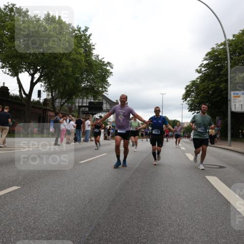 29.06.2025 - hella hamburg halbmarathon Yannick Fuchs http://msf.ph/oto/8326569 29.06.2025 10:51:32 20KM 1200, 1239, 1563, 1715, 1719, 1972, 2236, 2606, 2652, 2759, 2806, 2883, 3141, 3575, 4261, 4579, 5015, 5134, 5391, 5457, 5458, 6281, 6302, 6720, 6892, 7159, 7833, 8744, 9450, 10383, 10408, 10599, 12144, 12509, 12773, 12774, 13376, 13664, 14737, 14951, 15090, 15189, 15220, 15229, 15349, 15664, 16418, 16517, 17455, 17543, 17758, 18508 meine-sportfotos.de