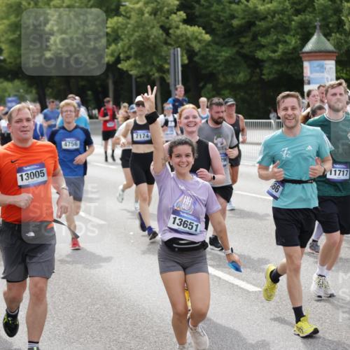 29.06.2025 - hella hamburg halbmarathon Jannik Wohlers http://msf.ph/oto/8326578 29.06.2025 10:39:51 Lombardsbrücke 1018, 1037, 1291, 1691, 2019, 2109, 2254, 2515, 2572, 2866, 2888, 3237, 3295, 3515, 3607, 3808, 3810, 4173, 4271, 4471, 4756, 5113, 5263, 5351, 5352, 5975, 6097, 6363, 6463, 6548, 6673, 6750, 6866, 6876, 6890, 6920, 7108, 7174, 7675, 7850, 8307, 8815, 9187, 10474, 10806, 10818, 10953, 11176, 11188, 11653, 11717, 11970, 11973, 12364, 12444, 12501, 12760, 13005, 13030, 13069, 13290, 13410, 13466, 13577, 13651, 14851, 15549, 15927, 16681, 17318, 18101 meine-sportfotos.de