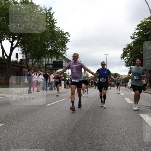 29.06.2025 - hella hamburg halbmarathon Yannick Fuchs http://msf.ph/oto/8326593 29.06.2025 10:51:32 20KM 1200, 1239, 1563, 1715, 1719, 1972, 2236, 2606, 2652, 2759, 2806, 2883, 3141, 3575, 4261, 4579, 5015, 5134, 5391, 5457, 5458, 6281, 6302, 6720, 6892, 7159, 7833, 8744, 9450, 10383, 10408, 10599, 12144, 12509, 12773, 12774, 13376, 13664, 14737, 14951, 15090, 15189, 15220, 15229, 15349, 15664, 16418, 16517, 17455, 17543, 17758, 18508 meine-sportfotos.de