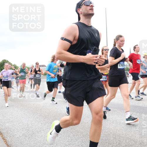 29.06.2025 - hella hamburg halbmarathon Lena Gebhardt http://msf.ph/oto/8326596 29.06.2025 10:57:49 Lombardsbrücke 1242, 9496, 10070, 318, 18457, 17023, 1613, 075, 1123, 1242, 1248, 1265, 1388, 1643, 2015, 2451, 2567, 2900, 3191, 3385, 3388, 3433, 3644, 3750, 3936, 3954, 4059, 4180, 4197, 4429, 4521, 4830, 5117, 5632, 5676, 5736, 5738, 6316, 6337, 6827, 6857, 6916, 7172, 7193, 7556, 7720, 7728, 7977, 7990, 8035, 8159, 8287, 8386, 8474, 8512, 8540, 8708, 8713, 8773, 8873, 9059, 9180, 9233, 9318, 9319, 9394, 9398, 9436, 9481, 9496, 9613, 9832 meine-sportfotos.de