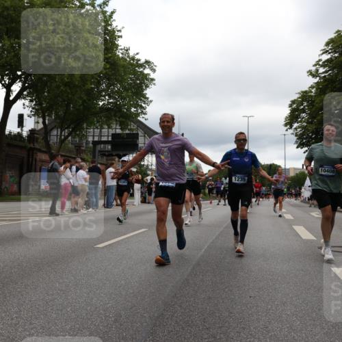 29.06.2025 - hella hamburg halbmarathon Yannick Fuchs http://msf.ph/oto/8326611 29.06.2025 10:51:32 20KM 1200, 1239, 1563, 1715, 1719, 1972, 2236, 2606, 2652, 2759, 2806, 2883, 3141, 3575, 4261, 4579, 5015, 5134, 5391, 5457, 5458, 6281, 6302, 6720, 6892, 7159, 7833, 8744, 9450, 10383, 10408, 10599, 12144, 12509, 12773, 12774, 13376, 13664, 14737, 14951, 15090, 15189, 15220, 15229, 15349, 15664, 16418, 16517, 17455, 17543, 17758, 18508 meine-sportfotos.de