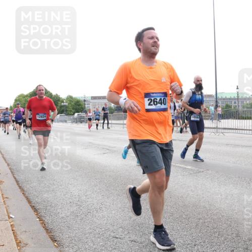 29.06.2025 - hella hamburg halbmarathon Lena Gebhardt http://msf.ph/oto/8326615 29.06.2025 10:37:45 Lombardsbrücke 12824, 2640, 10506, 1276, 1337, 1475, 1578, 1799, 1819, 1985, 2016, 2199, 2486, 2640, 2853, 3230, 3246, 3633, 3880, 4097, 5139, 5146, 5171, 5186, 5522, 5560, 5790, 5875, 5940, 6243, 6362, 6697, 6821, 6955, 7085, 7124, 7235, 7244, 7321, 7350, 7544, 7696, 7777, 7823, 8811, 8843, 8985, 9247, 9288, 9524, 9895, 10159, 10506, 10836, 11087, 11543, 12123, 12254, 12472, 12824, 16680, 17798 meine-sportfotos.de