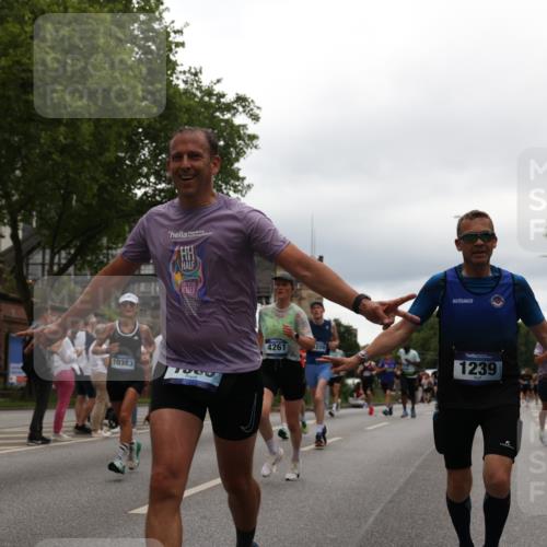 29.06.2025 - hella hamburg halbmarathon Yannick Fuchs http://msf.ph/oto/8326626 29.06.2025 10:51:32 20KM 1200, 1239, 1563, 1715, 1719, 1972, 2236, 2606, 2652, 2759, 2806, 2883, 3141, 3575, 4261, 4579, 5015, 5134, 5391, 5457, 5458, 6281, 6302, 6720, 6892, 7159, 7833, 8744, 9450, 10383, 10408, 10599, 12144, 12509, 12773, 12774, 13376, 13664, 14737, 14951, 15090, 15189, 15220, 15229, 15349, 15664, 16418, 16517, 17455, 17543, 17758, 18508 meine-sportfotos.de
