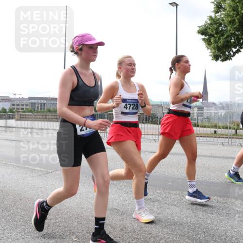 29.06.2025 - hella hamburg halbmarathon Lena Gebhardt http://msf.ph/oto/8326632 29.06.2025 10:23:27 Lombardsbrücke 4728, 27, 871, 1048, 1304, 1362, 2125, 2925, 3029, 4190, 4266, 4391, 4646, 4728, 4793, 5160, 5406, 6502, 6578, 6747, 6784, 6785, 6849, 7029, 7820, 7891, 8031, 8181, 8687, 8688, 8716, 8918, 8920, 9133, 9301, 9715, 9877, 9913, 10649, 10739, 11300, 11793, 11798, 11879, 12025, 12073, 12265, 12874, 13560, 14041, 14265, 14338, 14510, 14512, 14521, 14821, 15709, 16185, 16251, 16416, 16558, 17013, 17099, 17199, 17207, 17299, 17719 meine-sportfotos.de