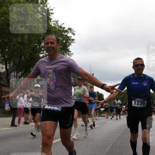 29.06.2025 - hella hamburg halbmarathon Yannick Fuchs http://msf.ph/oto/8326640 29.06.2025 10:51:32 20KM 1200, 1239, 1563, 1715, 1719, 1972, 2236, 2606, 2652, 2759, 2806, 2883, 3141, 3575, 4261, 4579, 5015, 5134, 5391, 5457, 5458, 6281, 6302, 6720, 6892, 7159, 7833, 8744, 9450, 10383, 10408, 10599, 12144, 12509, 12773, 12774, 13376, 13664, 14737, 14951, 15090, 15189, 15220, 15229, 15349, 15664, 16418, 16517, 17455, 17543, 17758, 18508 meine-sportfotos.de