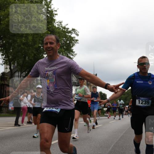 29.06.2025 - hella hamburg halbmarathon Yannick Fuchs http://msf.ph/oto/8326655 29.06.2025 10:51:32 20KM 1200, 1239, 1563, 1715, 1719, 1972, 2236, 2606, 2652, 2759, 2806, 2883, 3141, 3575, 4261, 4579, 5015, 5134, 5391, 5457, 5458, 6281, 6302, 6720, 6892, 7159, 7833, 8744, 9450, 10383, 10408, 10599, 12144, 12509, 12773, 12774, 13376, 13664, 14737, 14951, 15090, 15189, 15220, 15229, 15349, 15664, 16418, 16517, 17455, 17543, 17758, 18508 meine-sportfotos.de