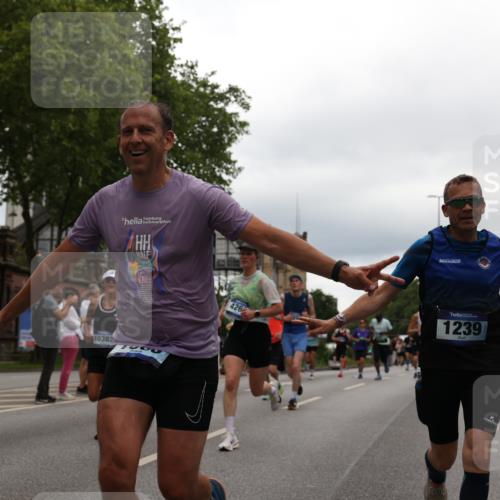 29.06.2025 - hella hamburg halbmarathon Yannick Fuchs http://msf.ph/oto/8326672 29.06.2025 10:51:33 20KM 1200, 1239, 1563, 1715, 1719, 1972, 2236, 2606, 2652, 2759, 2806, 2883, 3141, 3575, 4261, 4579, 5015, 5134, 5391, 5457, 5458, 6281, 6302, 6531, 6720, 6892, 7159, 7833, 8744, 9450, 10383, 10408, 10599, 12144, 12509, 12773, 12774, 13376, 13664, 14737, 15090, 15189, 15229, 15349, 15664, 16418, 16517, 17455, 17543, 17758, 18508 meine-sportfotos.de