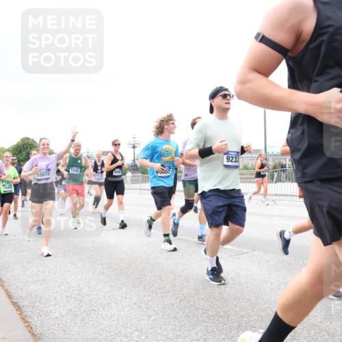 29.06.2025 - hella hamburg halbmarathon Lena Gebhardt http://msf.ph/oto/8326705 29.06.2025 10:57:49 Lombardsbrücke 1242, 7720, 10070, 9496, 5607, 18457, 9233, 330, 1123, 1242, 1248, 1265, 1388, 1643, 2015, 2451, 2567, 2900, 3191, 3385, 3388, 3433, 3644, 3750, 3936, 3954, 4059, 4180, 4197, 4429, 4521, 4830, 5117, 5632, 5676, 5736, 5738, 6316, 6337, 6827, 6857, 6916, 7172, 7193, 7556, 7720, 7728, 7977, 7990, 8035, 8159, 8287, 8386, 8474, 8512, 8540, 8708, 8713, 8773, 8873, 9059, 9180, 9233, 9318, 9319, 9394, 9398, 9436, 9481, 9496, 9613, 9832 meine-sportfotos.de