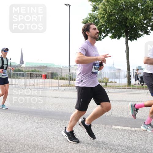 29.06.2025 - hella hamburg halbmarathon Lena Gebhardt http://msf.ph/oto/8326727 29.06.2025 10:12:57 Lombardsbrücke 4532, 1632, 1020, 1051, 1249, 1610, 1785, 1851, 1939, 2531, 2891, 2942, 2963, 2964, 3182, 3248, 4532, 4554, 5150, 5166, 5597, 5598, 6207, 7014, 7873, 7907, 8398, 8405, 8917, 8971, 9141, 10067, 10402, 10581, 11025, 11720, 12456, 13566, 13816, 14404, 14540, 14869, 15012, 15369, 15531, 16030, 16255, 16323, 16437, 16473, 16826, 16911, 17061, 17699, 17988, 17994, 18048, 18178, 18320, 18493, 18530, 18732 meine-sportfotos.de