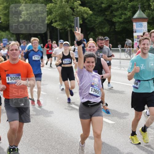 29.06.2025 - hella hamburg halbmarathon Jannik Wohlers http://msf.ph/oto/8326730 29.06.2025 10:39:51 Lombardsbrücke 1018, 1037, 1291, 1691, 2019, 2109, 2254, 2515, 2572, 2866, 2888, 3237, 3295, 3515, 3607, 3808, 3810, 4173, 4271, 4471, 4756, 5113, 5263, 5351, 5352, 5975, 6097, 6363, 6463, 6548, 6673, 6750, 6866, 6876, 6890, 6920, 7108, 7174, 7675, 7850, 8307, 8815, 9187, 10474, 10806, 10818, 10953, 11176, 11188, 11653, 11717, 11970, 11973, 12364, 12444, 12501, 12760, 13005, 13030, 13069, 13290, 13410, 13466, 13577, 13651, 14851, 15549, 15927, 16681, 17318, 18101 meine-sportfotos.de