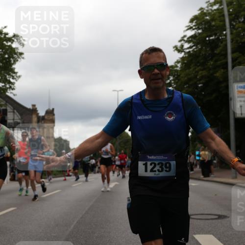 29.06.2025 - hella hamburg halbmarathon Yannick Fuchs http://msf.ph/oto/8326734 29.06.2025 10:51:33 20KM 1200, 1239, 1563, 1715, 1719, 1972, 2236, 2606, 2652, 2759, 2806, 2883, 3141, 3575, 4261, 4579, 5015, 5134, 5391, 5457, 5458, 6281, 6302, 6531, 6720, 6892, 7159, 7833, 8744, 9450, 10383, 10408, 10599, 12144, 12509, 12773, 12774, 13376, 13664, 14737, 15090, 15189, 15229, 15349, 15664, 16418, 16517, 17455, 17543, 17758, 18508 meine-sportfotos.de