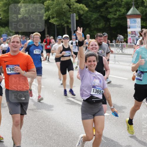 29.06.2025 - hella hamburg halbmarathon Jannik Wohlers http://msf.ph/oto/8326755 29.06.2025 10:39:51 Lombardsbrücke 1018, 1037, 1291, 1691, 2019, 2109, 2254, 2515, 2572, 2866, 2888, 3237, 3295, 3515, 3607, 3808, 3810, 4173, 4271, 4471, 4756, 5113, 5263, 5351, 5352, 5975, 6097, 6363, 6463, 6548, 6673, 6750, 6866, 6876, 6890, 6920, 7108, 7174, 7675, 7850, 8307, 8815, 9187, 10474, 10806, 10818, 10953, 11176, 11188, 11653, 11717, 11970, 11973, 12364, 12444, 12501, 12760, 13005, 13030, 13069, 13290, 13410, 13466, 13577, 13651, 14851, 15549, 15927, 16681, 17318, 18101 meine-sportfotos.de