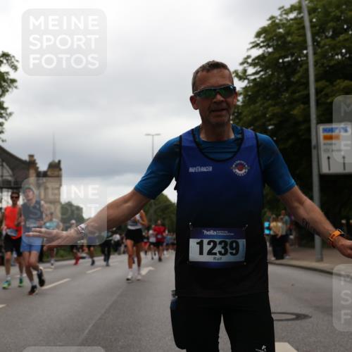 29.06.2025 - hella hamburg halbmarathon Yannick Fuchs http://msf.ph/oto/8326776 29.06.2025 10:51:33 20KM 1200, 1239, 1563, 1715, 1719, 1972, 2236, 2606, 2652, 2759, 2806, 2883, 3141, 3575, 4261, 4579, 5015, 5134, 5391, 5457, 5458, 6281, 6302, 6531, 6720, 6892, 7159, 7833, 8744, 9450, 10383, 10408, 10599, 12144, 12509, 12773, 12774, 13376, 13664, 14737, 15090, 15189, 15229, 15349, 15664, 16418, 16517, 17455, 17543, 17758, 18508 meine-sportfotos.de