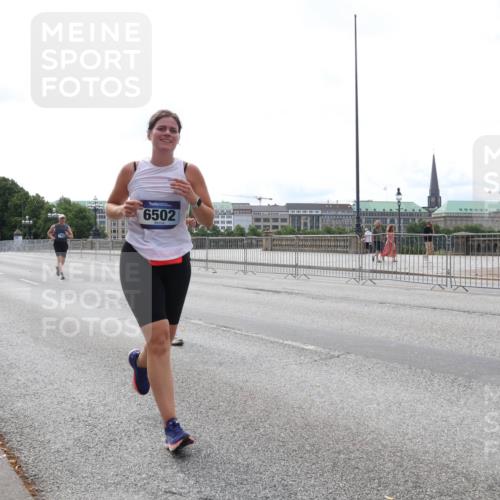 29.06.2025 - hella hamburg halbmarathon Lena Gebhardt http://msf.ph/oto/8326817 29.06.2025 10:23:28 Lombardsbrücke 6502, 1048, 1304, 1362, 2125, 2925, 4190, 4266, 4391, 4646, 4728, 4793, 5160, 5406, 6502, 6578, 6747, 6784, 6785, 6849, 7029, 7820, 7891, 8031, 8181, 8676, 8687, 8688, 8716, 8918, 8920, 9133, 9301, 9715, 9877, 9913, 10649, 10739, 11300, 11793, 11798, 11879, 12025, 12073, 12265, 12874, 13560, 14041, 14265, 14338, 14510, 14512, 14521, 14821, 15709, 16185, 16251, 16416, 16558, 17013, 17099, 17199, 17207, 17299, 17719 meine-sportfotos.de
