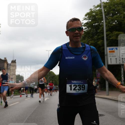 29.06.2025 - hella hamburg halbmarathon Yannick Fuchs http://msf.ph/oto/8326821 29.06.2025 10:51:33 20KM 1200, 1239, 1563, 1715, 1719, 1972, 2236, 2606, 2652, 2759, 2806, 2883, 3141, 3575, 4261, 4579, 5015, 5134, 5391, 5457, 5458, 6281, 6302, 6531, 6720, 6892, 7159, 7833, 8744, 9450, 10383, 10408, 10599, 12144, 12509, 12773, 12774, 13376, 13664, 14737, 15090, 15189, 15229, 15349, 15664, 16418, 16517, 17455, 17543, 17758, 18508 meine-sportfotos.de