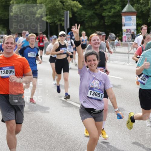 29.06.2025 - hella hamburg halbmarathon Jannik Wohlers http://msf.ph/oto/8326830 29.06.2025 10:39:51 Lombardsbrücke 1018, 1037, 1291, 1691, 2019, 2109, 2254, 2515, 2572, 2866, 2888, 3237, 3295, 3515, 3607, 3808, 3810, 4173, 4271, 4471, 4756, 5113, 5263, 5351, 5352, 5975, 6097, 6363, 6463, 6548, 6673, 6750, 6866, 6876, 6890, 6920, 7108, 7174, 7675, 7850, 8307, 8815, 9187, 10474, 10806, 10818, 10953, 11176, 11188, 11653, 11717, 11970, 11973, 12364, 12444, 12501, 12760, 13005, 13030, 13069, 13290, 13410, 13466, 13577, 13651, 14851, 15549, 15927, 16681, 17318, 18101 meine-sportfotos.de