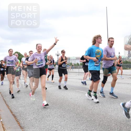 29.06.2025 - hella hamburg halbmarathon Lena Gebhardt http://msf.ph/oto/8326836 29.06.2025 10:57:50 Lombardsbrücke 11026, 7720, 12, 0070, 9496, 563, 9607, 9233, 1123, 1242, 1248, 1265, 1388, 1643, 2015, 2451, 2567, 2900, 3191, 3385, 3388, 3433, 3644, 3750, 3936, 3954, 4059, 4180, 4197, 4429, 4521, 4830, 5117, 5632, 5676, 5736, 5738, 6316, 6337, 6827, 6857, 6916, 7172, 7193, 7556, 7720, 7728, 7977, 7990, 8035, 8159, 8287, 8386, 8474, 8512, 8540, 8708, 8713, 8773, 8873, 9059, 9180, 9233, 9318, 9319, 9394, 9398, 9436, 9481, 9496, 9613, 9832 meine-sportfotos.de
