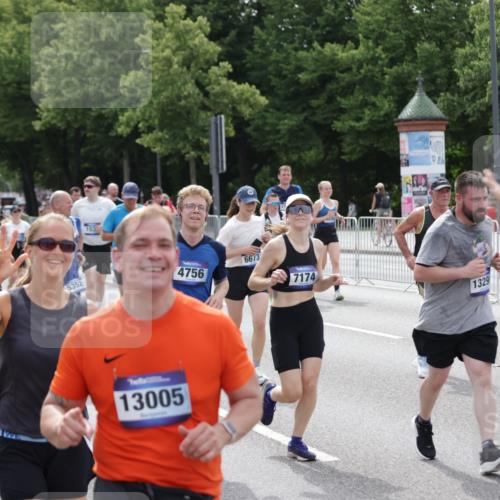 29.06.2025 - hella hamburg halbmarathon Jannik Wohlers http://msf.ph/oto/8326919 29.06.2025 10:39:52 Lombardsbrücke 1018, 1037, 1291, 1691, 2019, 2109, 2254, 2515, 2572, 2866, 3237, 3295, 3515, 3607, 3808, 3810, 4173, 4271, 4471, 4756, 5113, 5263, 5351, 5352, 5975, 6076, 6097, 6363, 6463, 6548, 6673, 6750, 6866, 6876, 6890, 6920, 7108, 7174, 7675, 7850, 8307, 8815, 9187, 10474, 10806, 10818, 10953, 11176, 11188, 11653, 11717, 11970, 11973, 12364, 12444, 12501, 12760, 13005, 13030, 13069, 13290, 13410, 13466, 13577, 13651, 14851, 15549, 15927, 16681, 17318, 18101, 18110, 18213 meine-sportfotos.de