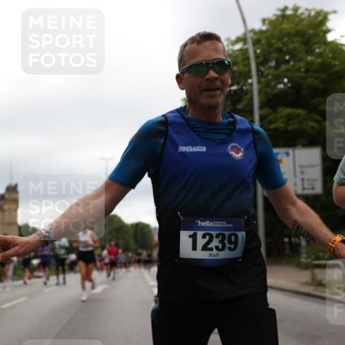 29.06.2025 - hella hamburg halbmarathon Yannick Fuchs http://msf.ph/oto/8326923 29.06.2025 10:51:33 20KM 1200, 1239, 1563, 1715, 1719, 1972, 2236, 2606, 2652, 2759, 2806, 2883, 3141, 3575, 4261, 4579, 5015, 5134, 5391, 5457, 5458, 6281, 6302, 6531, 6720, 6892, 7159, 7833, 8744, 9450, 10383, 10408, 10599, 12144, 12509, 12773, 12774, 13376, 13664, 14737, 15090, 15189, 15229, 15349, 15664, 16418, 16517, 17455, 17543, 17758, 18508 meine-sportfotos.de