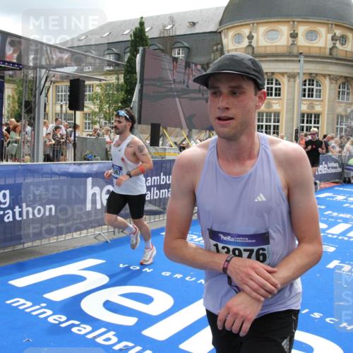 29.06.2025 - hella hamburg halbmarathon Michael Strokosch http://msf.ph/oto/8326995 29.06.2025 10:49:01 Ziel 1381, 1452, 2260, 3213, 3985, 7067, 7297, 8821, 8889, 9661, 9695, 12534, 13009, 13183, 13688, 13976, 18873 meine-sportfotos.de