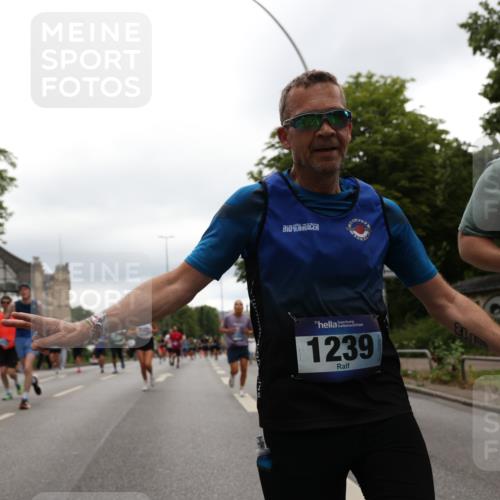 29.06.2025 - hella hamburg halbmarathon Yannick Fuchs http://msf.ph/oto/8327002 29.06.2025 10:51:33 20KM 1200, 1239, 1563, 1715, 1719, 1972, 2236, 2606, 2652, 2759, 2806, 2883, 3141, 3575, 4261, 4579, 5015, 5134, 5391, 5457, 5458, 6281, 6302, 6531, 6720, 6892, 7159, 7833, 8744, 9450, 10383, 10408, 10599, 12144, 12509, 12773, 12774, 13376, 13664, 14737, 15090, 15189, 15229, 15349, 15664, 16418, 16517, 17455, 17543, 17758, 18508 meine-sportfotos.de