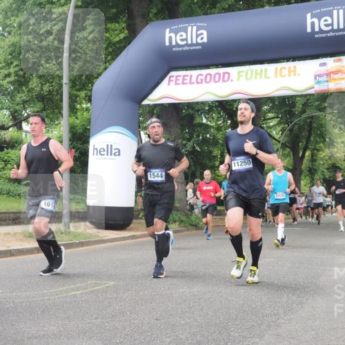 29.06.2025 - hella hamburg halbmarathon KatJ http://msf.ph/oto/8327020 29.06.2025 10:46:39 Zwischen KM18-KM19 1019, 1544, 2426, 2730, 4238, 6033, 6087, 6754 meine-sportfotos.de