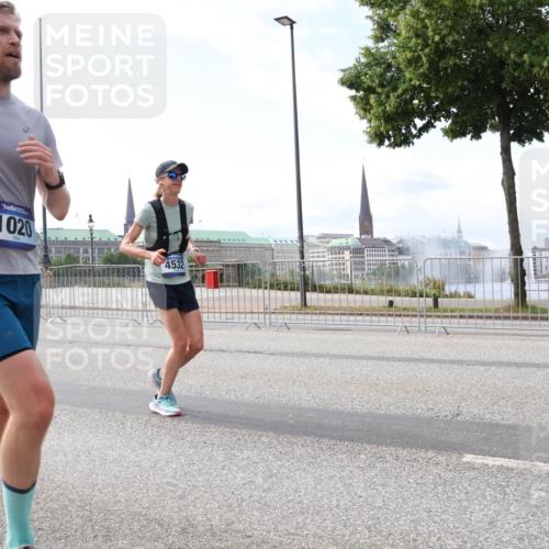 29.06.2025 - hella hamburg halbmarathon Lena Gebhardt http://msf.ph/oto/8327045 29.06.2025 10:12:57 Lombardsbrücke 1020, 4532, 1020, 1051, 1249, 1610, 1785, 1851, 1939, 2531, 2891, 2942, 2963, 2964, 3182, 3248, 4532, 4554, 5150, 5166, 5597, 5598, 6207, 7014, 7873, 7907, 8398, 8405, 8917, 8971, 9141, 10067, 10402, 10581, 11025, 11720, 12456, 13566, 13816, 14404, 14540, 14869, 15012, 15369, 15531, 16030, 16255, 16323, 16437, 16473, 16826, 16911, 17061, 17699, 17988, 17994, 18048, 18178, 18320, 18493, 18530, 18732 meine-sportfotos.de