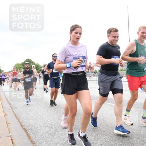29.06.2025 - hella hamburg halbmarathon Lena Gebhardt http://msf.ph/oto/8327053 29.06.2025 10:57:51 Lombardsbrücke 8159, 11026, 250, 20, 1123, 1242, 1248, 1265, 1388, 1643, 2015, 2169, 2451, 2567, 2900, 3191, 3385, 3388, 3433, 3644, 3750, 3936, 3954, 4059, 4180, 4197, 4429, 4521, 4830, 5117, 5632, 5676, 5736, 6316, 6337, 6827, 6857, 6916, 7172, 7193, 7556, 7720, 7728, 7977, 7990, 8035, 8159, 8386, 8474, 8512, 8540, 8708, 8713, 8773, 8873, 9059, 9180, 9233, 9318, 9319, 9394, 9398, 9436, 9481, 9496, 9613, 9832 meine-sportfotos.de