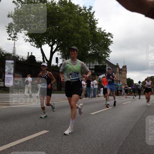 29.06.2025 - hella hamburg halbmarathon Yannick Fuchs http://msf.ph/oto/8327069 29.06.2025 10:51:34 20KM 1200, 1239, 1563, 1972, 2236, 2606, 2652, 2759, 2806, 2883, 3141, 3575, 4261, 4579, 5015, 5134, 5391, 5457, 5458, 6281, 6302, 6531, 6720, 6892, 7159, 7833, 9450, 10383, 10408, 10599, 12144, 12509, 12773, 12774, 13376, 13664, 14737, 15090, 15189, 15229, 15349, 15664, 16418, 16517, 17455, 17543, 17758, 18508 meine-sportfotos.de