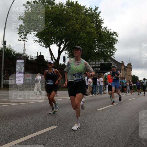 29.06.2025 - hella hamburg halbmarathon Yannick Fuchs http://msf.ph/oto/8327085 29.06.2025 10:51:34 20KM 1200, 1239, 1563, 1972, 2236, 2606, 2652, 2759, 2806, 2883, 3141, 3575, 4261, 4579, 5015, 5134, 5391, 5457, 5458, 6281, 6302, 6531, 6720, 6892, 7159, 7833, 9450, 10383, 10408, 10599, 12144, 12509, 12773, 12774, 13376, 13664, 14737, 15090, 15189, 15229, 15349, 15664, 16418, 16517, 17455, 17543, 17758, 18508 meine-sportfotos.de