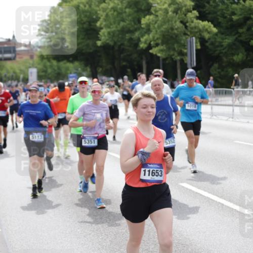 29.06.2025 - hella hamburg halbmarathon Jannik Wohlers http://msf.ph/oto/8327130 29.06.2025 10:39:53 Lombardsbrücke 1018, 1037, 1291, 1691, 2019, 2109, 2254, 2515, 2572, 2866, 3237, 3295, 3515, 3607, 3808, 3810, 4173, 4271, 4471, 4756, 5113, 5263, 5351, 5352, 5975, 6076, 6097, 6363, 6463, 6548, 6673, 6866, 6876, 6890, 6920, 7108, 7174, 7675, 7850, 8307, 8815, 9187, 10474, 10806, 10818, 10953, 11176, 11188, 11653, 11717, 11970, 11973, 12364, 12444, 12501, 12760, 13005, 13030, 13069, 13290, 13410, 13466, 13577, 13651, 14341, 14851, 15549, 15927, 16681, 17318, 18101, 18110, 18213 meine-sportfotos.de