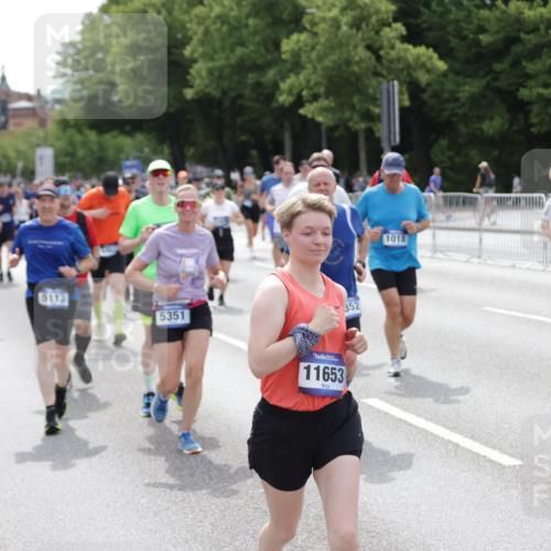 29.06.2025 - hella hamburg halbmarathon Jannik Wohlers http://msf.ph/oto/8327140 29.06.2025 10:39:53 Lombardsbrücke 1018, 1037, 1291, 1691, 2019, 2109, 2254, 2515, 2572, 2866, 3237, 3295, 3515, 3607, 3808, 3810, 4173, 4271, 4471, 4756, 5113, 5263, 5351, 5352, 5975, 6076, 6097, 6363, 6463, 6548, 6673, 6866, 6876, 6890, 6920, 7108, 7174, 7675, 7850, 8307, 8815, 9187, 10474, 10806, 10818, 10953, 11176, 11188, 11653, 11717, 11970, 11973, 12364, 12444, 12501, 12760, 13005, 13030, 13069, 13290, 13410, 13466, 13577, 13651, 14341, 14851, 15549, 15927, 16681, 17318, 18101, 18110, 18213 meine-sportfotos.de