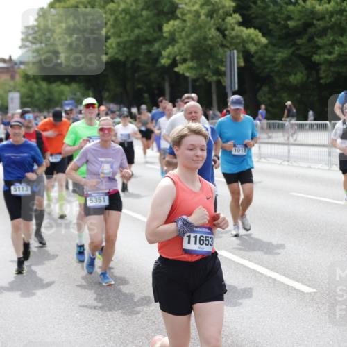 29.06.2025 - hella hamburg halbmarathon Jannik Wohlers http://msf.ph/oto/8327184 29.06.2025 10:39:53 Lombardsbrücke 1018, 1037, 1291, 1691, 2019, 2109, 2254, 2515, 2572, 2866, 3237, 3295, 3515, 3607, 3808, 3810, 4173, 4271, 4471, 4756, 5113, 5263, 5351, 5352, 5975, 6076, 6097, 6363, 6463, 6548, 6673, 6866, 6876, 6890, 6920, 7108, 7174, 7675, 7850, 8307, 8815, 9187, 10474, 10806, 10818, 10953, 11176, 11188, 11653, 11717, 11970, 11973, 12364, 12444, 12501, 12760, 13005, 13030, 13069, 13290, 13410, 13466, 13577, 13651, 14341, 14851, 15549, 15927, 16681, 17318, 18101, 18110, 18213 meine-sportfotos.de