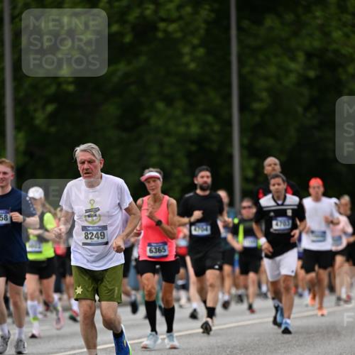 29.06.2025 - hella hamburg halbmarathon Dr. Thomas Lammeyer http://msf.ph/oto/8327185 29.06.2025 10:39:33 Kennedybrücke 1417, 1821, 1849, 2198, 2265, 2787, 3170, 3958, 4333, 4564, 4696, 4703, 5027, 5793, 6029, 6189, 6365, 6379, 6397, 6471, 6746, 6803, 6859, 7386, 7733, 8249, 8296, 9342, 9803, 10335, 10358, 10360, 10393, 10652, 11320, 11359 meine-sportfotos.de