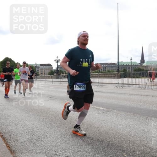 29.06.2025 - hella hamburg halbmarathon Lena Gebhardt http://msf.ph/oto/8327192 29.06.2025 10:23:31 Lombardsbrücke 879, 14265, 2025, 39, 17099, 1048, 1304, 1362, 2125, 2925, 4190, 4266, 4391, 4646, 4728, 4793, 5160, 5406, 6502, 6578, 6747, 6849, 7029, 7820, 8031, 8181, 8676, 8687, 8688, 8716, 8918, 8920, 9301, 9715, 9877, 10649, 10739, 11300, 11454, 11793, 11798, 11879, 12025, 12073, 12265, 12874, 13149, 14041, 14265, 14338, 14510, 14512, 14521, 14821, 15709, 15739, 15853, 16185, 16251, 16416, 16558, 17013, 17099, 17199, 17207, 17299, 17719 meine-sportfotos.de