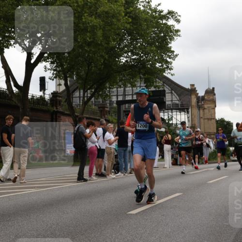 29.06.2025 - hella hamburg halbmarathon Yannick Fuchs http://msf.ph/oto/8327195 29.06.2025 10:51:34 20KM 1200, 1239, 1563, 1972, 2236, 2606, 2652, 2759, 2806, 2883, 3141, 3575, 4261, 4579, 5015, 5134, 5391, 5457, 5458, 6281, 6302, 6531, 6720, 6892, 7159, 7833, 9450, 10383, 10408, 10599, 12144, 12509, 12773, 12774, 13376, 13664, 14737, 15090, 15189, 15229, 15349, 15664, 16418, 16517, 17455, 17543, 17758, 18508 meine-sportfotos.de
