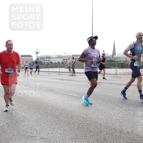 29.06.2025 - hella hamburg halbmarathon Lena Gebhardt http://msf.ph/oto/8327226 29.06.2025 10:37:46 Lombardsbrücke 12824, 3633, 10, 1276, 1337, 1475, 1578, 1799, 1819, 1985, 2016, 2199, 2486, 2640, 2853, 3230, 3246, 3633, 3880, 4097, 4921, 5139, 5146, 5171, 5186, 5522, 5560, 5790, 5875, 5940, 6243, 6362, 6697, 6821, 6955, 7085, 7124, 7235, 7244, 7321, 7350, 7544, 7629, 7696, 7777, 7823, 8811, 8843, 8985, 9247, 9288, 9524, 9895, 10159, 10506, 10836, 11087, 11543, 12123, 12254, 12472, 12824, 16680, 17798 meine-sportfotos.de