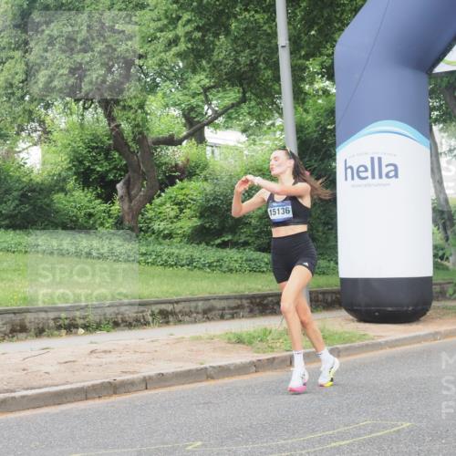 29.06.2025 - hella hamburg halbmarathon KatJ http://msf.ph/oto/8327282 29.06.2025 10:17:06 Zwischen KM18-KM19  meine-sportfotos.de