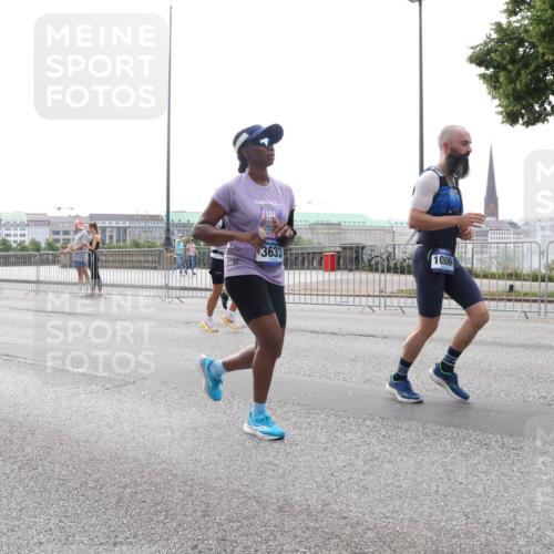 29.06.2025 - hella hamburg halbmarathon Lena Gebhardt http://msf.ph/oto/8327307 29.06.2025 10:37:46 Lombardsbrücke 12824, 3633, 10506, 1276, 1337, 1475, 1578, 1799, 1819, 1985, 2016, 2199, 2486, 2640, 2853, 3230, 3246, 3633, 3880, 4097, 4921, 5139, 5146, 5171, 5186, 5522, 5560, 5790, 5875, 5940, 6243, 6362, 6697, 6821, 6955, 7085, 7124, 7235, 7244, 7321, 7350, 7544, 7629, 7696, 7777, 7823, 8811, 8843, 8985, 9247, 9288, 9524, 9895, 10159, 10506, 10836, 11087, 11543, 12123, 12254, 12472, 12824, 16680, 17798 meine-sportfotos.de